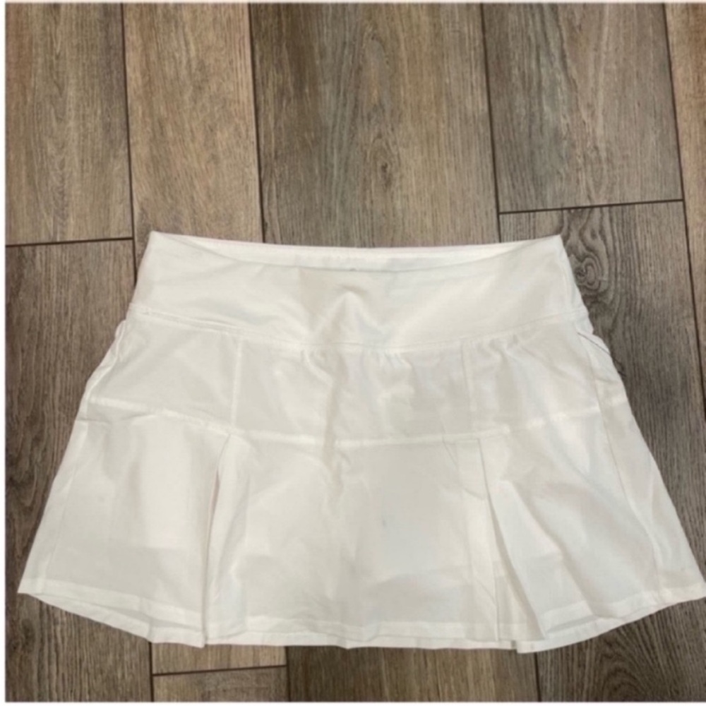 Ethnic Women’s White Athletic Tennis Skorts M